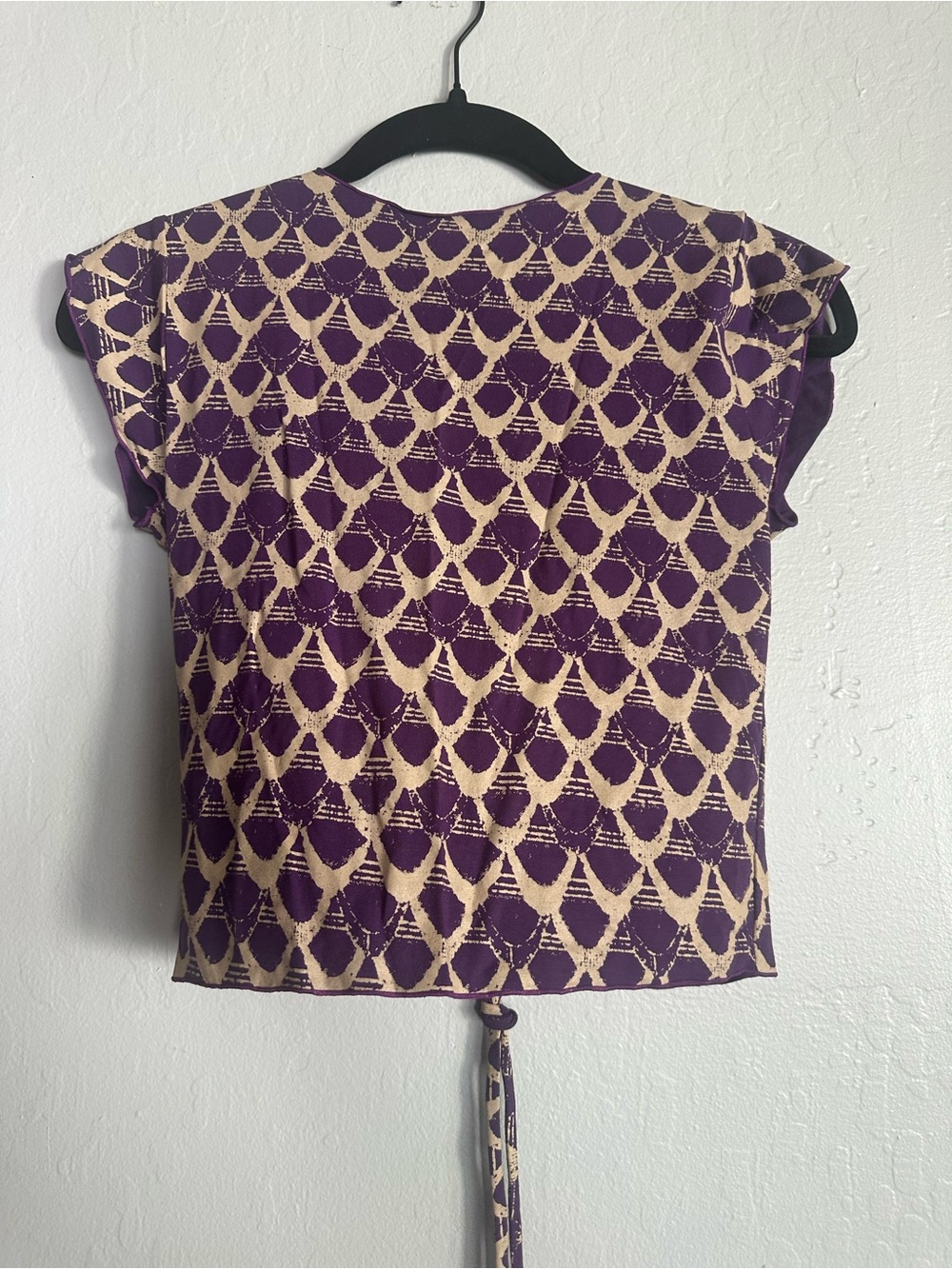Purple Patterned Drawstring V-Neck Top - Picture 2 of 3